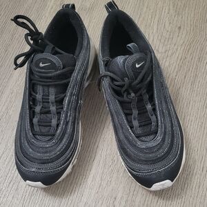 Nike Air Max Black and White Youth Shoes 5.5Y